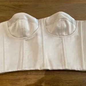 Alexis inez bustier 2025